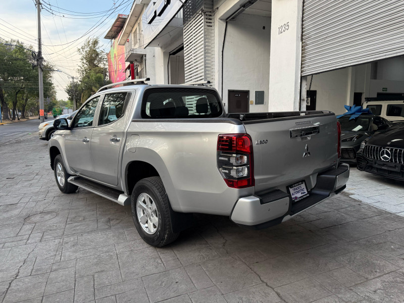Mitsubishi L200 4 puertas 2021