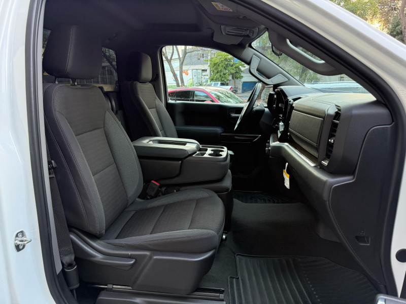 Chevrolet Cheyenne LT CAB SENCILLA EQUIPO 2024