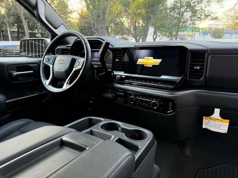 Chevrolet Cheyenne LT CAB SENCILLA EQUIPO 2024