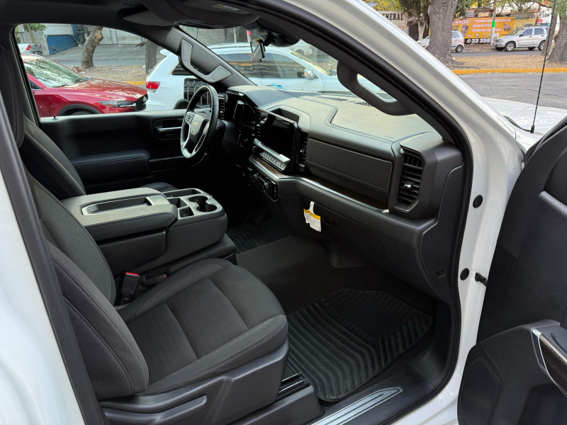 Chevrolet Cheyenne LT CAB SENCILLA EQUIPO 2024