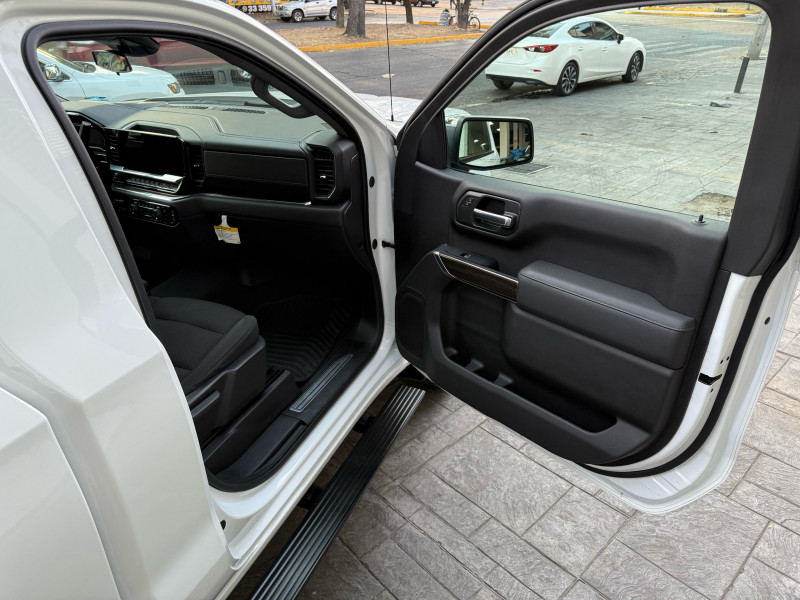 Chevrolet Cheyenne LT CAB SENCILLA EQUIPO 2024