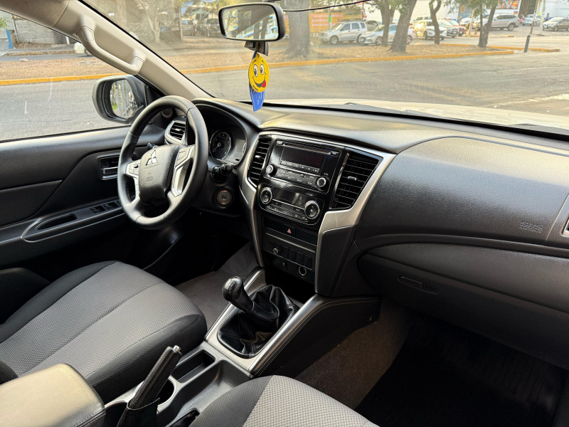 Mitsubishi L200 2.4 DOBLE CABINA 4X4 2021