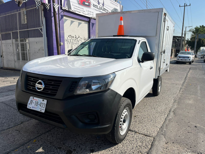 Nissan Np300 caja seca 2017