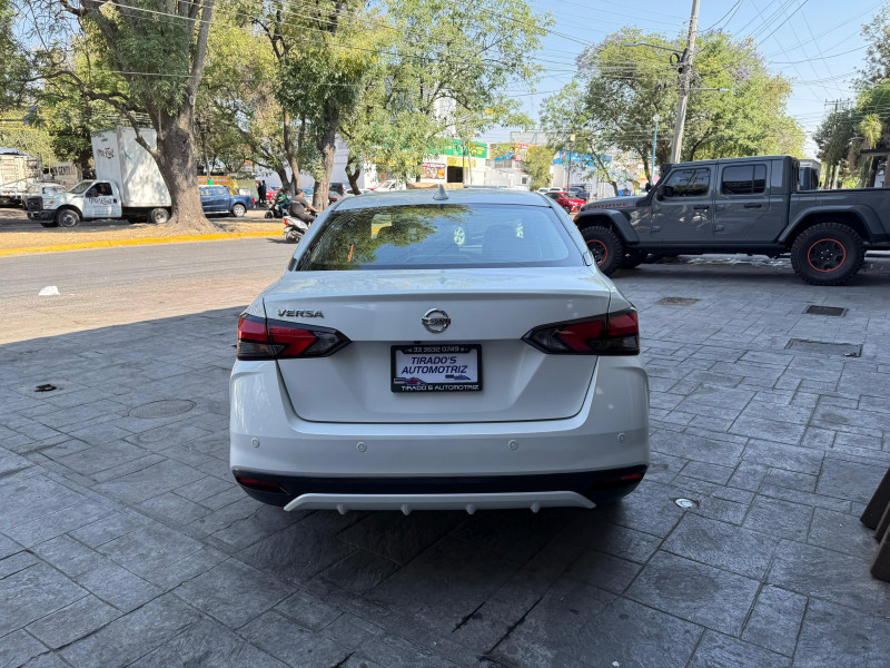 Nissan Versa Platinum 2022