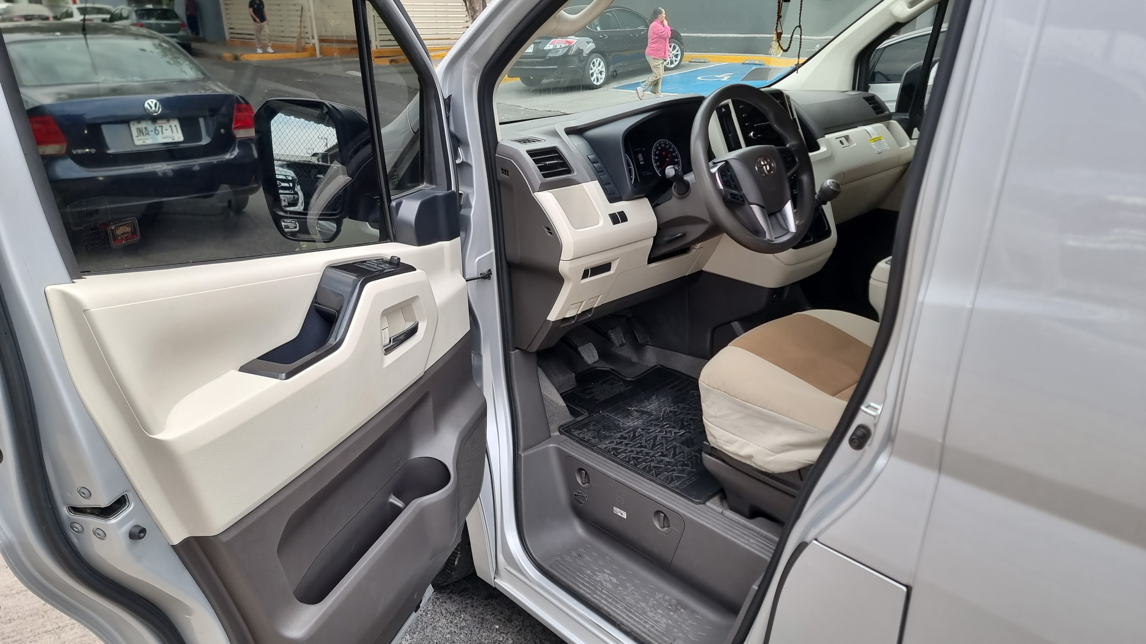 Toyota Hiace GL 2022