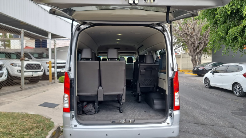 Toyota Hiace GL 2022