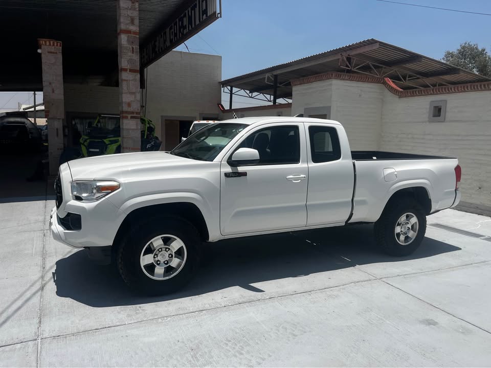 Toyota Tacoma SUPER CAB SPORT 2017