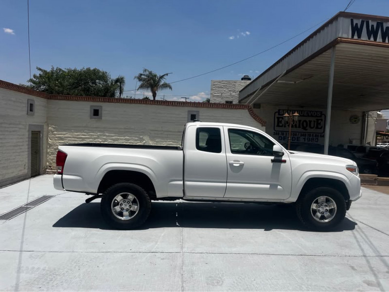 Toyota Tacoma SUPER CAB SPORT 2017