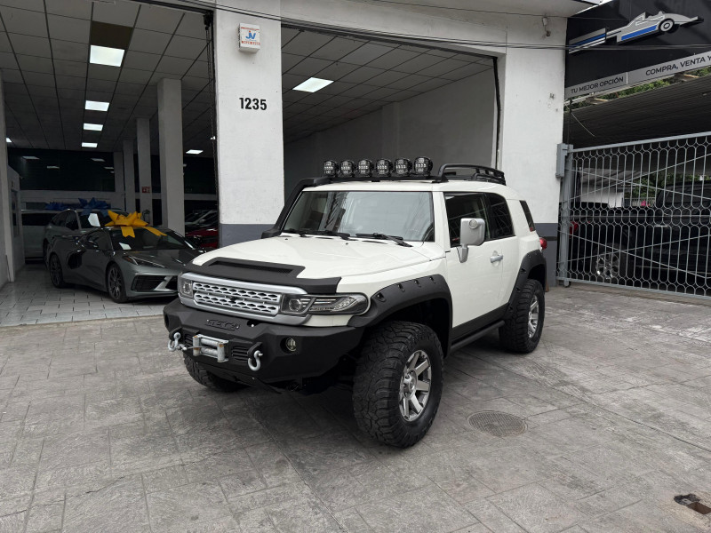 Toyota FJ Cruiser equipada 2014