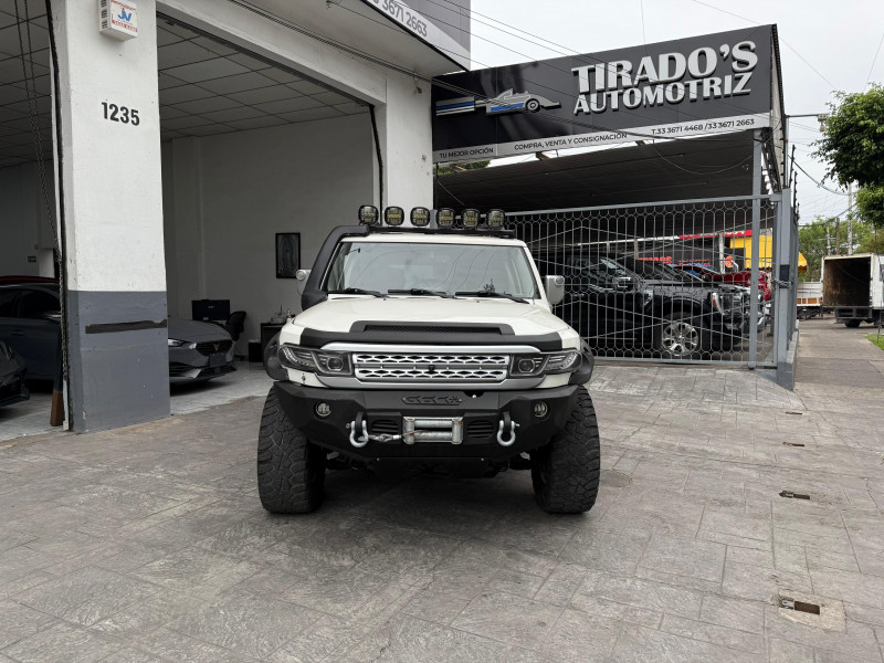 Toyota FJ Cruiser equipada 2014
