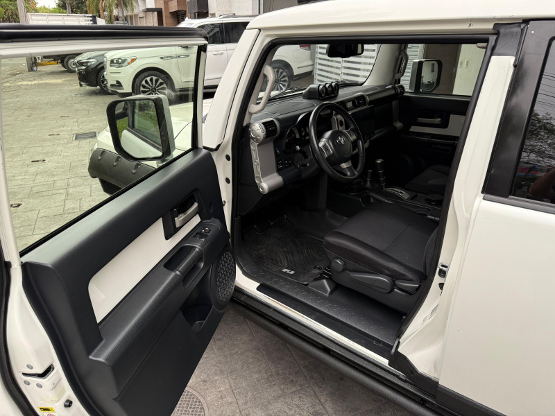 Toyota FJ Cruiser equipada 2014