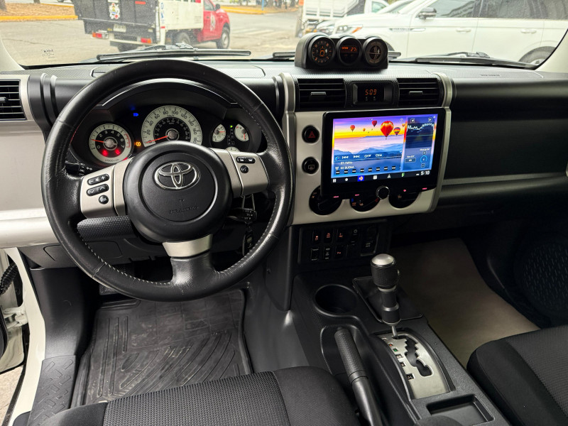 Toyota FJ Cruiser equipada 2014