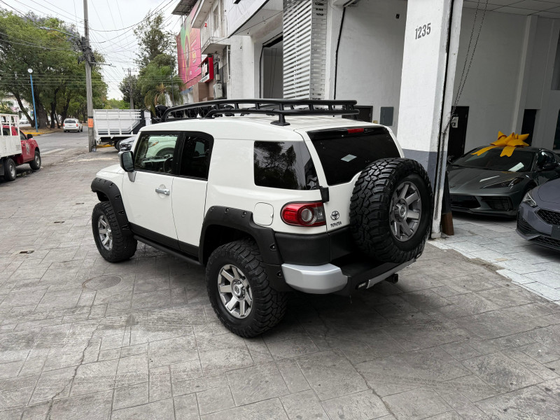 Toyota FJ Cruiser equipada 2014