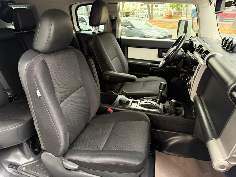 Toyota FJ Cruiser equipada 2014