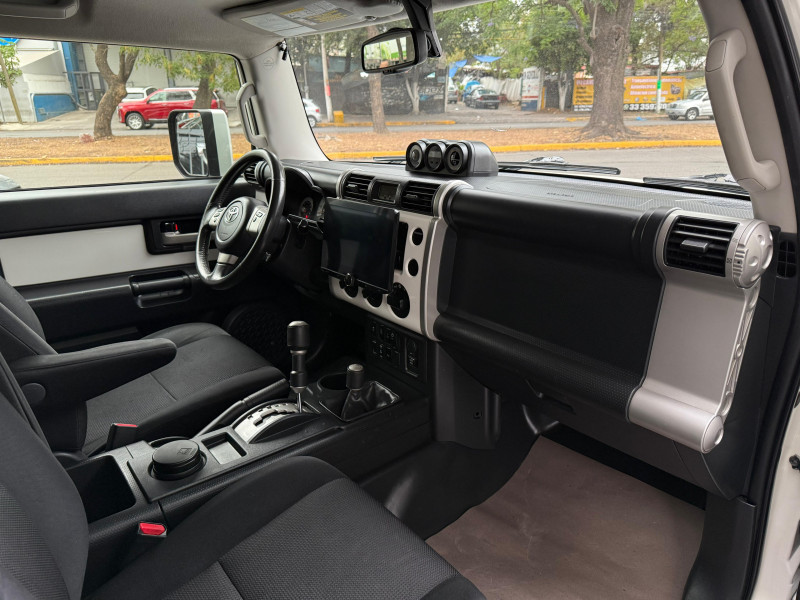 Toyota FJ Cruiser equipada 2014