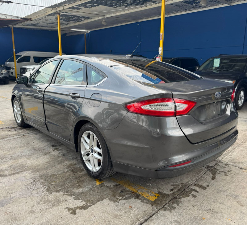 Ford Fusión SE Luxury 2015