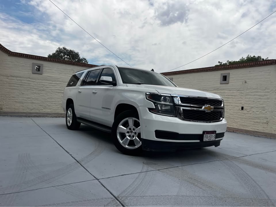 Chevrolet Suburban LT 2da. Fila asientos cubo, QC 2016