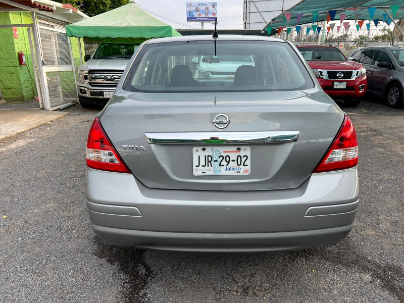 Nissan Tiida Comfort 2012