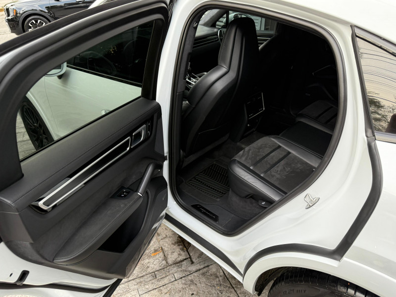 Porsche Cayenne Coupé GTS 2022