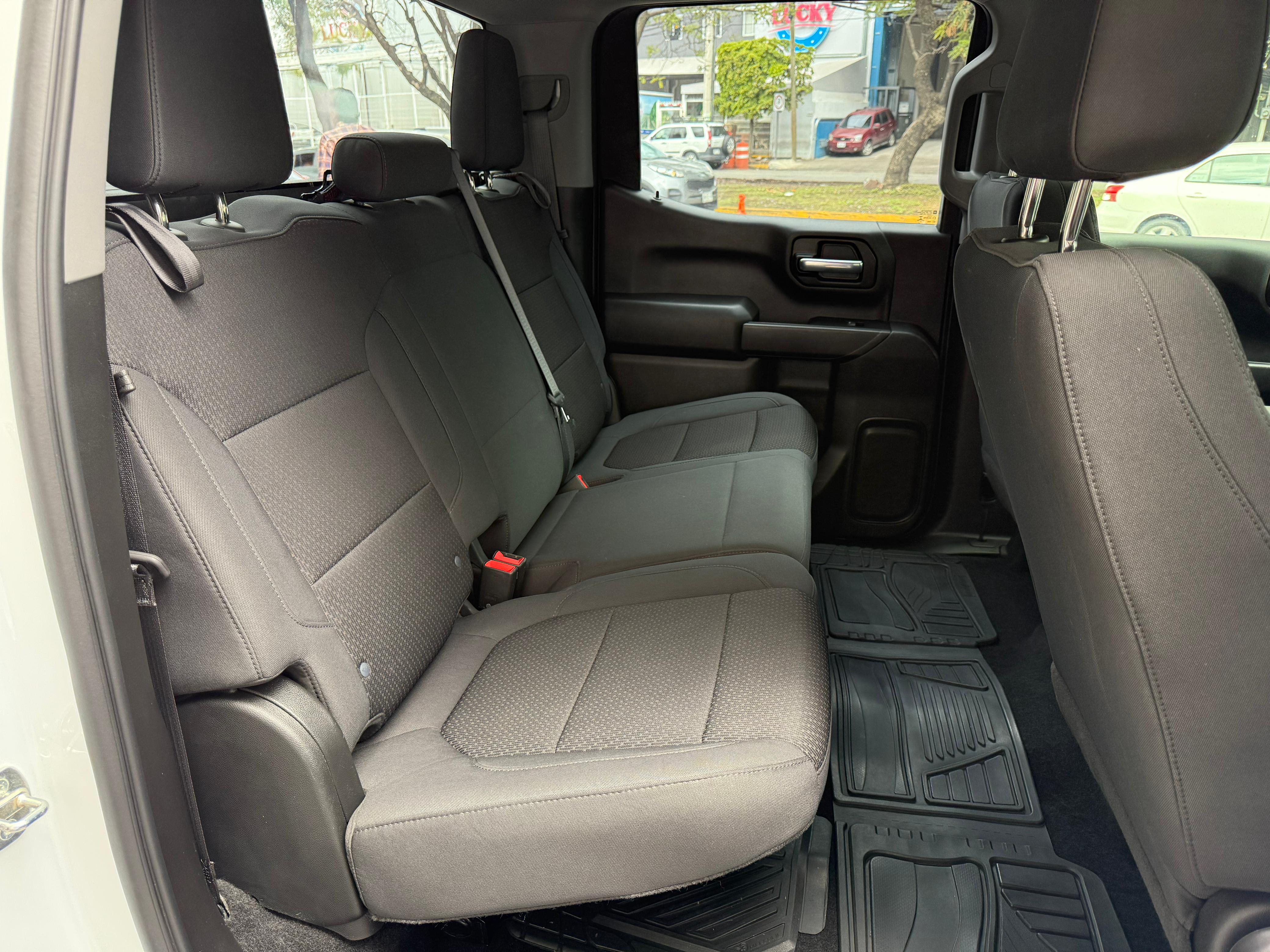 Chevrolet Nueva Silverado 4 puertas 2021