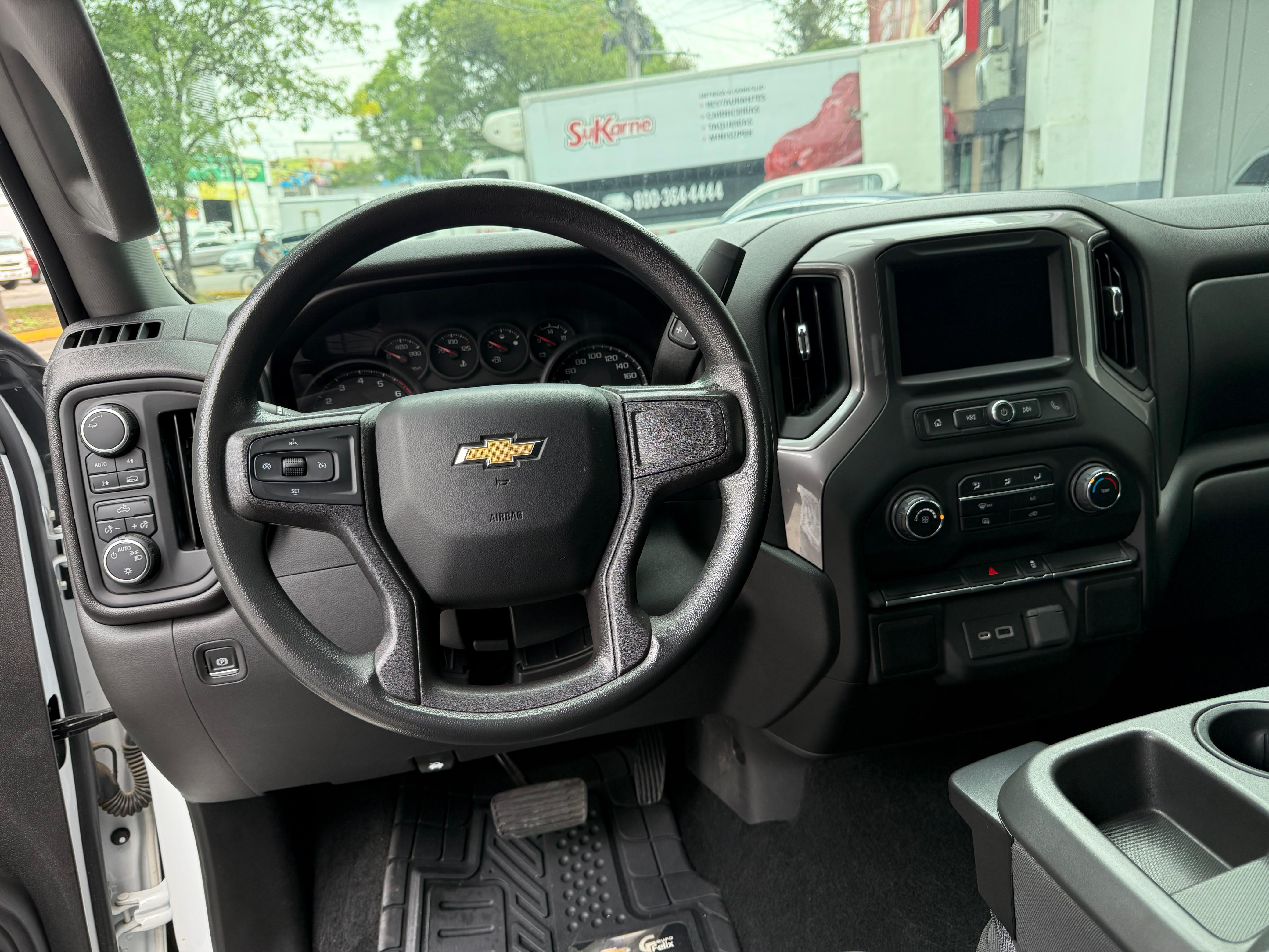 Chevrolet Nueva Silverado 4 puertas 2021