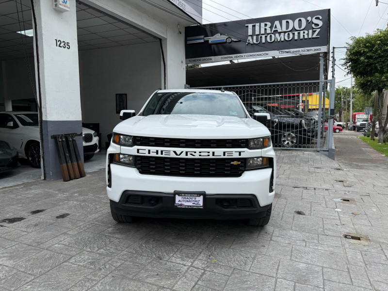 Chevrolet Nueva Silverado 4 puertas 2021