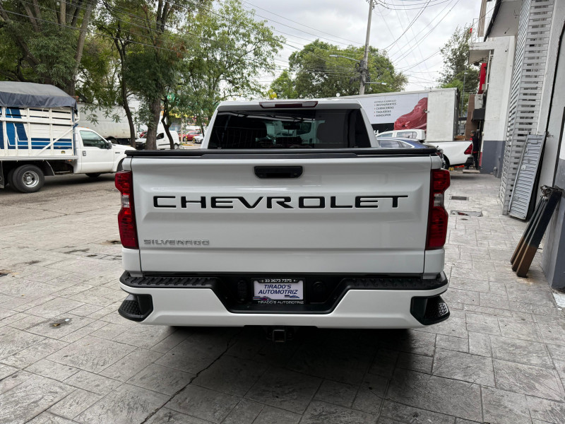 Chevrolet Nueva Silverado 4 puertas 2021