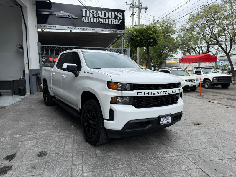 Chevrolet Nueva Silverado 4 puertas 2021
