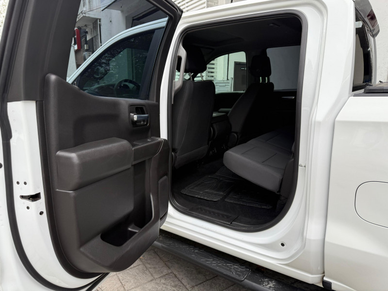 Chevrolet Nueva Silverado 4 puertas 2021