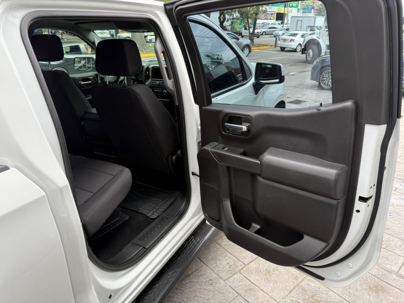 Chevrolet Nueva Silverado 4 puertas 2021