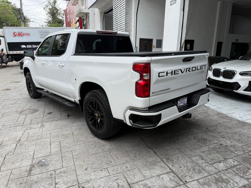 Chevrolet Nueva Silverado 4 puertas 2021