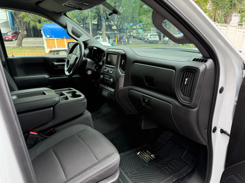 Chevrolet Nueva Silverado 4 puertas 2021