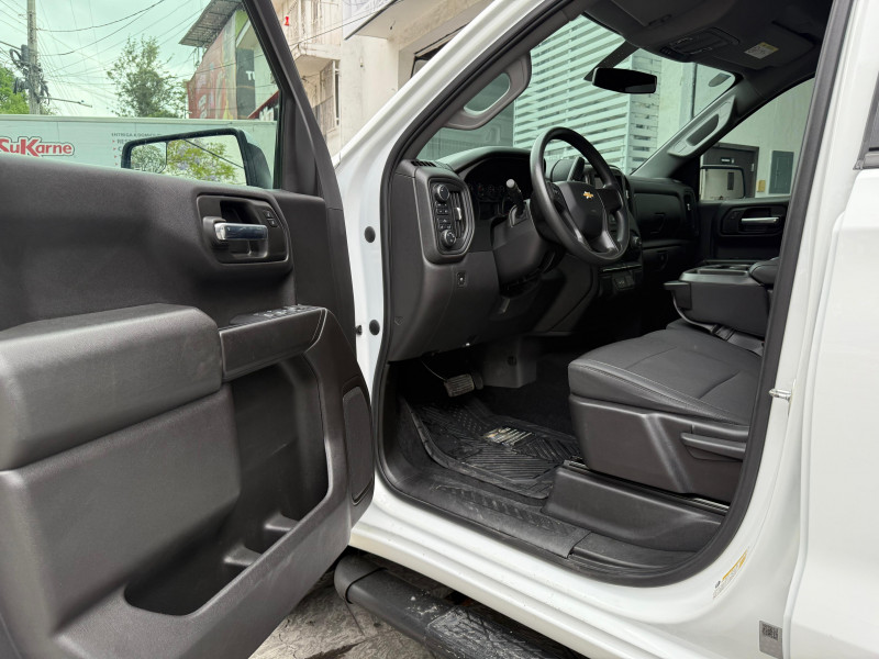 Chevrolet Nueva Silverado 4 puertas 2021