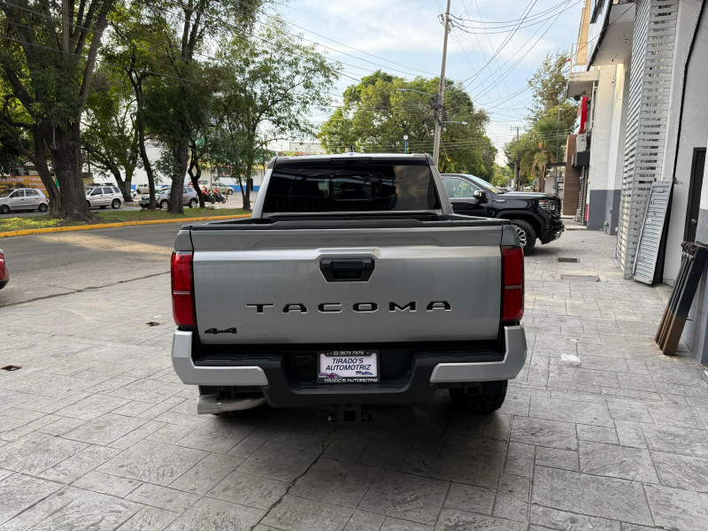 Toyota Tacoma trd 4x4 2024