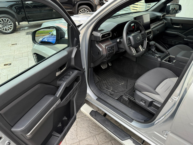 Toyota Tacoma trd 4x4 2024