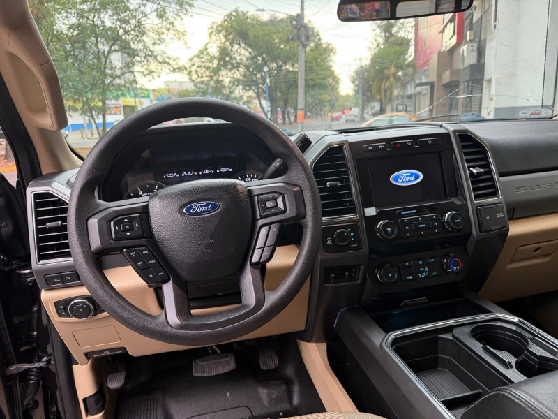 Ford F250 V8 Crew Cab Super Duty 2020