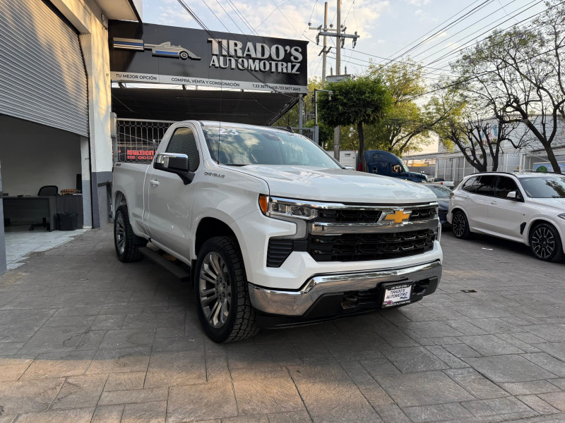 Chevrolet Cheyenne LT CAB REG 4X4 2023