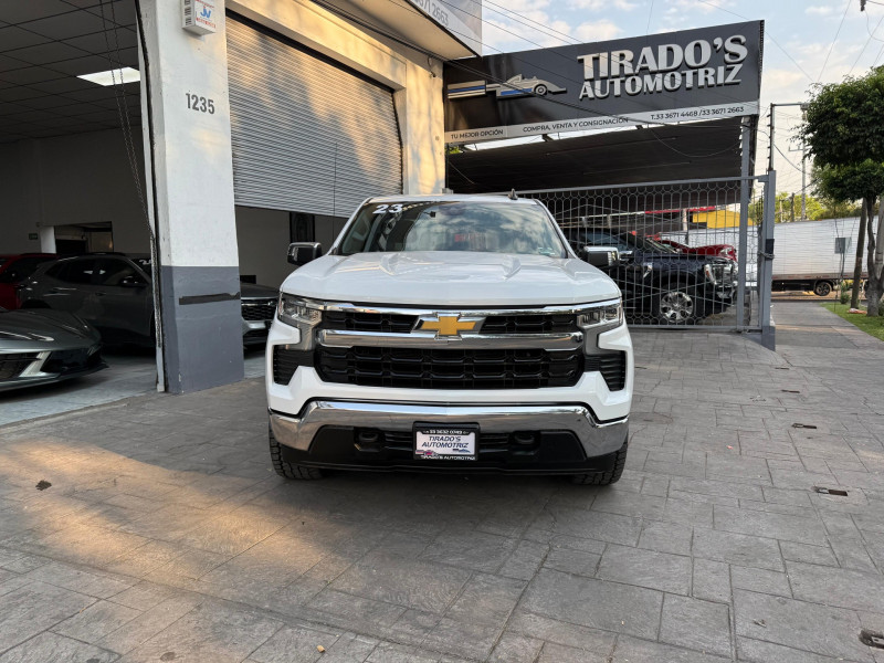 Chevrolet Cheyenne LT CAB REG 4X4 2023