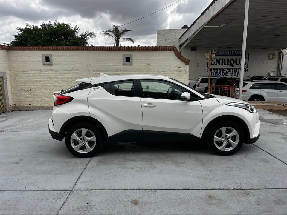 Toyota C-HR Base 2019