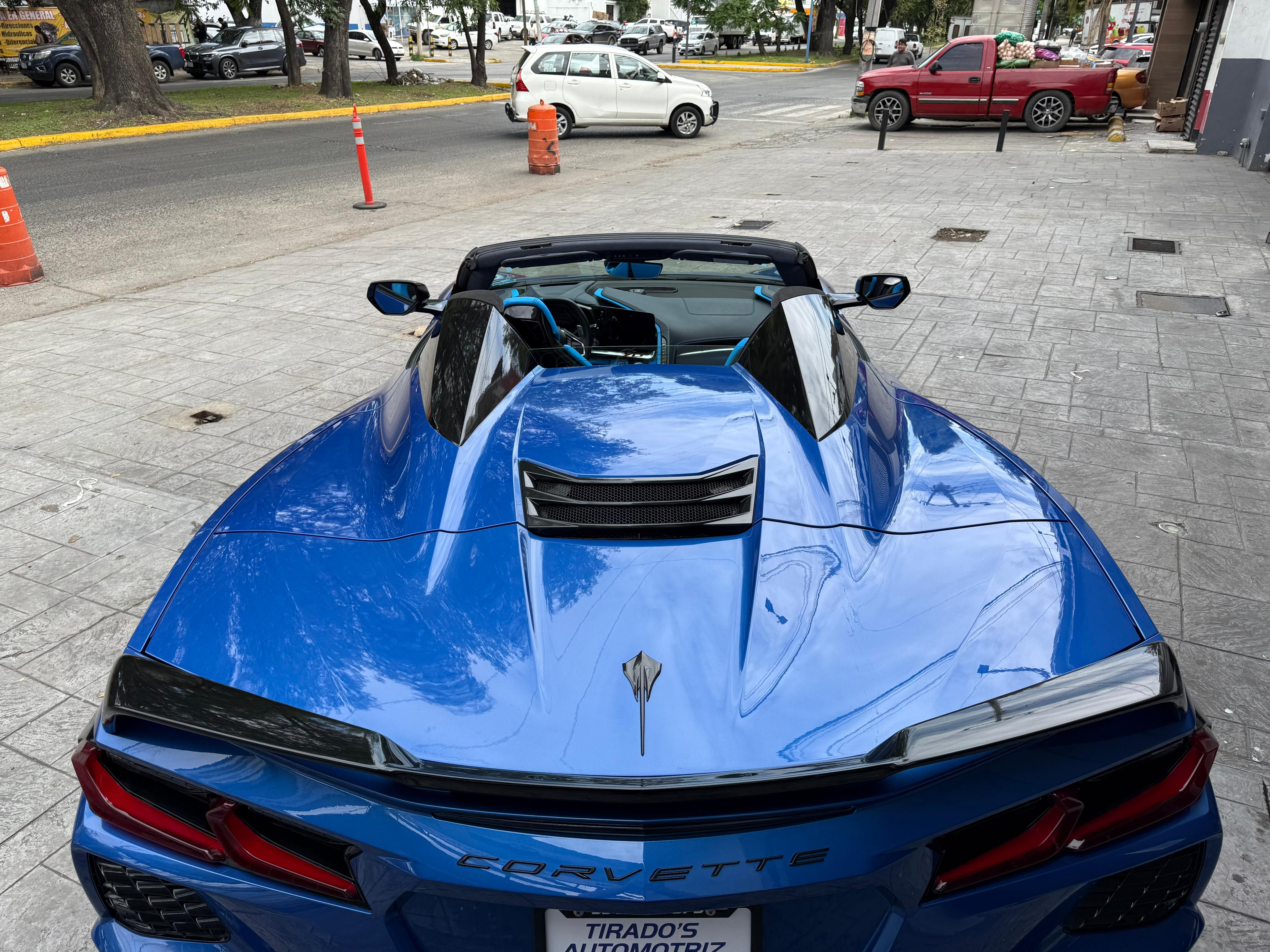 Chevrolet Corvette (C8) Stingray Z51 CONVERTIBLE 70 Aniversario 2023