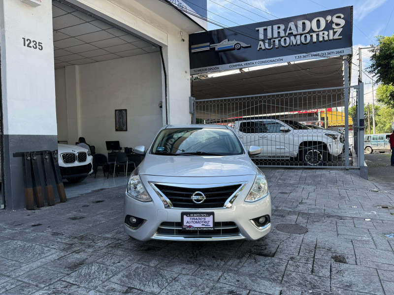 Nissan Versa advance 2017