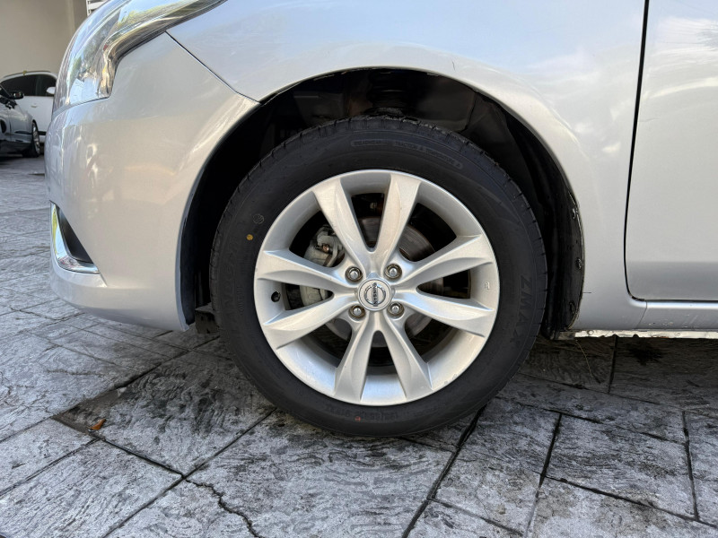 Nissan Versa advance 2017