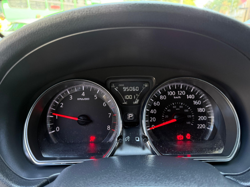 Nissan Versa advance 2017