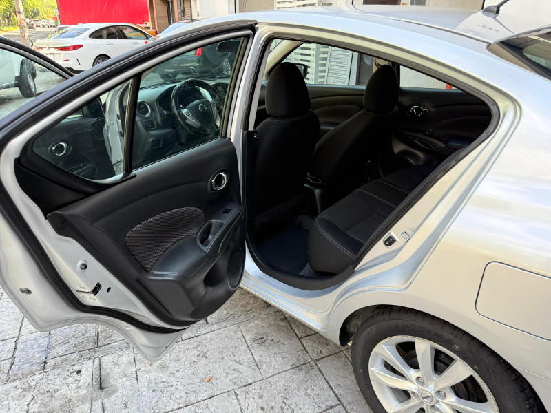 Nissan Versa advance 2017