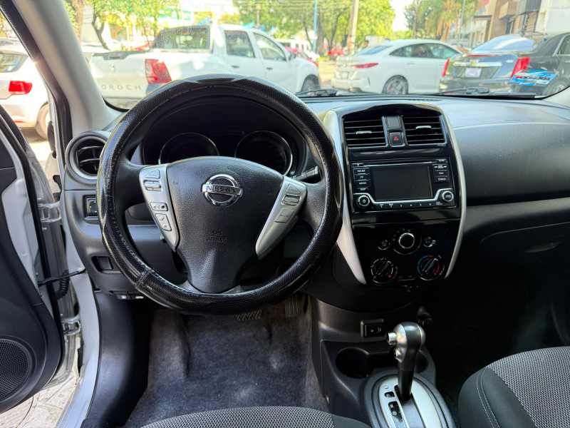 Nissan Versa advance 2017