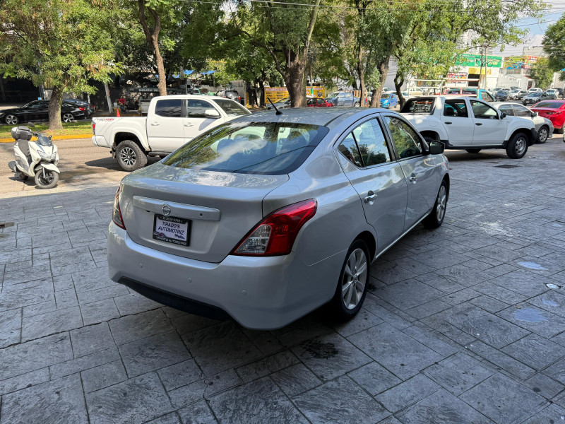 Nissan Versa advance 2017