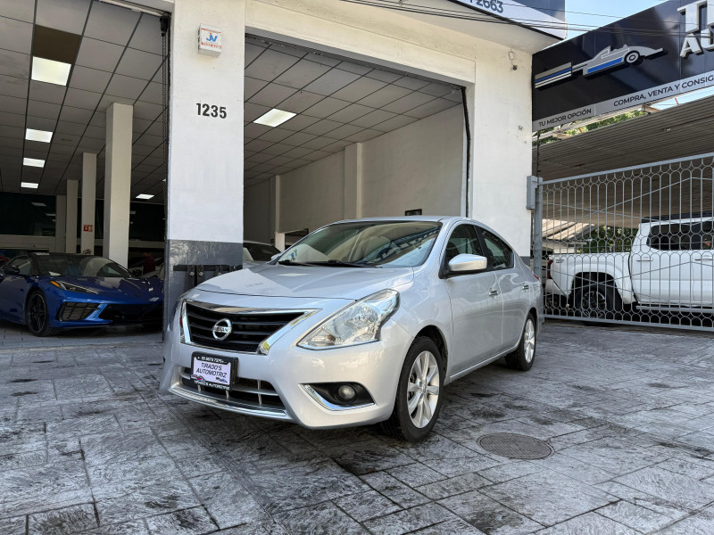 Nissan Versa advance 2017
