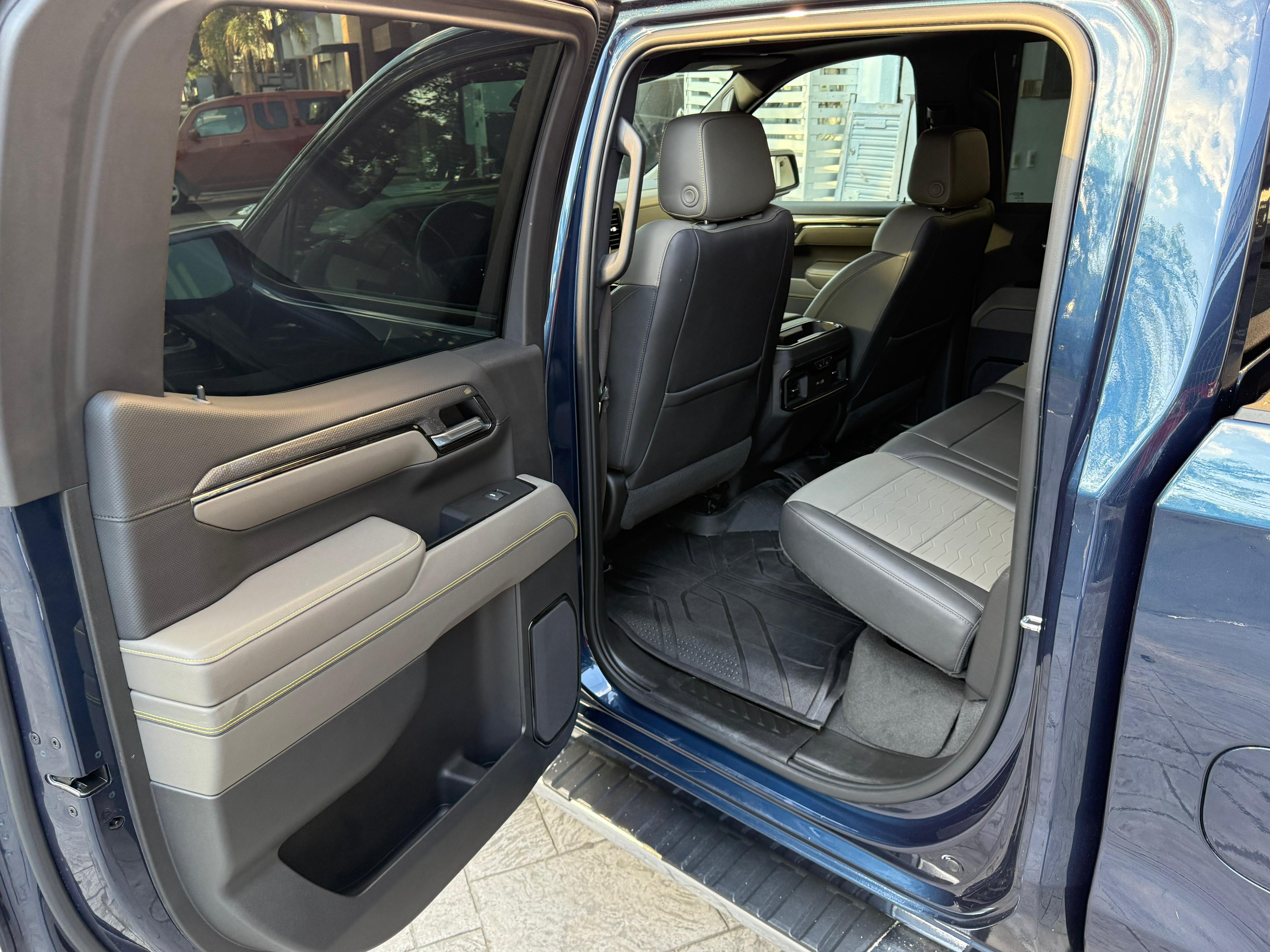 Chevrolet Cheyenne zr2 4  pts 2022
