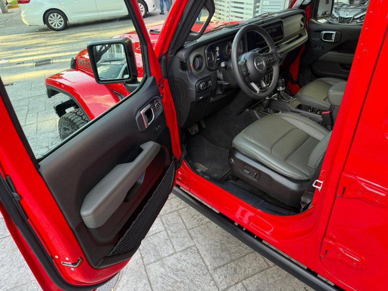 Jeep Gladiator mojave 2025