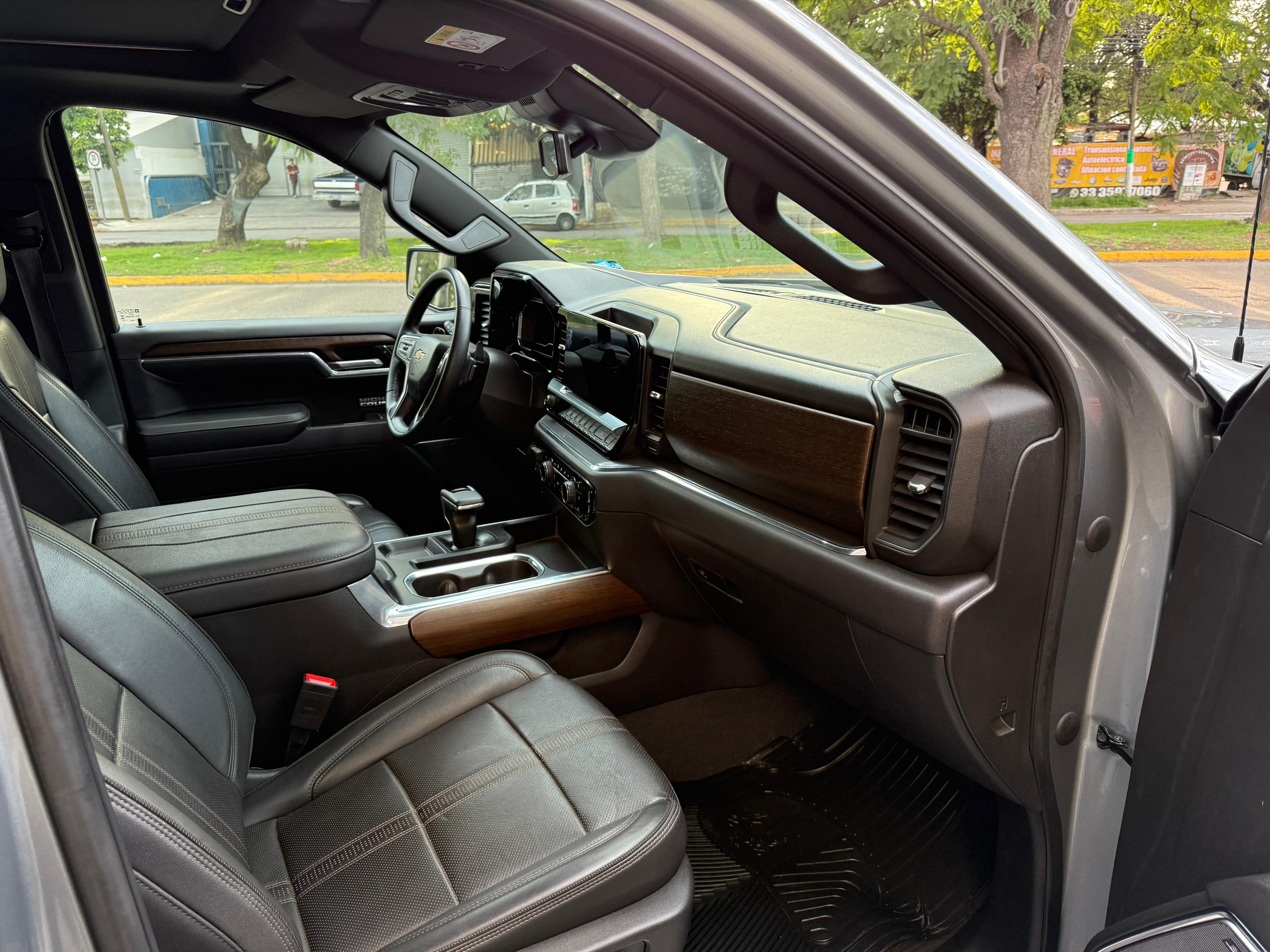 Chevrolet Cheyenne HIGH COUNTRY 6.2 4X4 2023